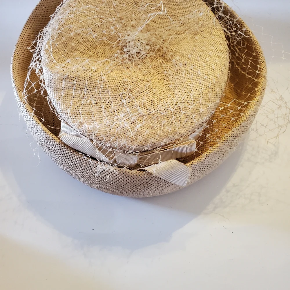 1940s Vintage Union Made Tan‎ Pillbox Style Hat Net Veiling Bow Collectible Hat